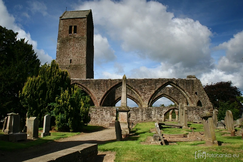 Munthill old church