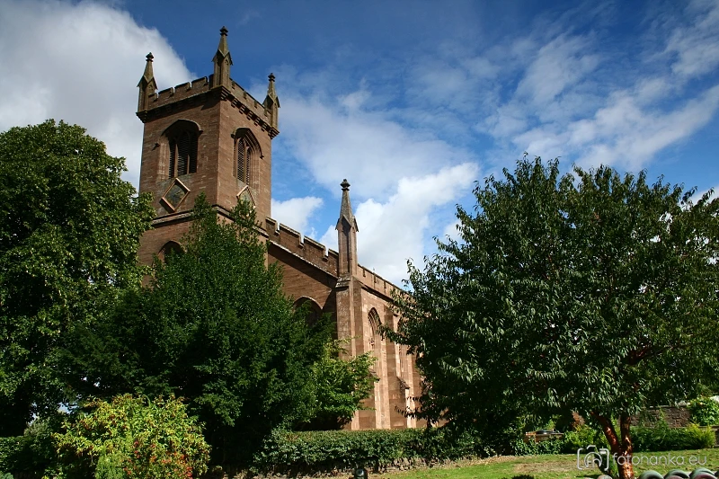 Munthill old church