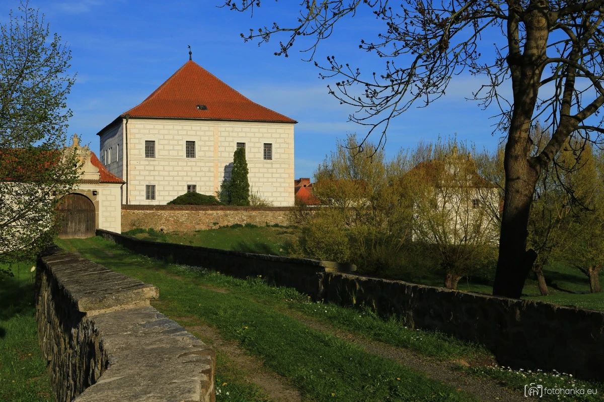 Tvrz Křepenice